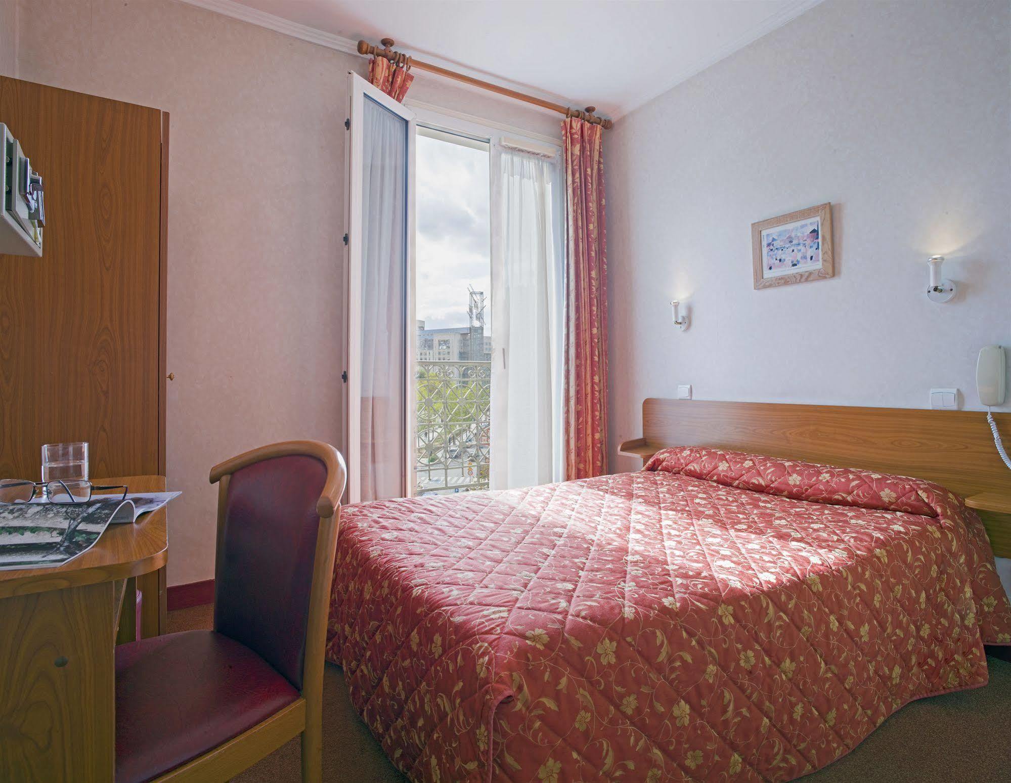 Hotel De La Place Des Alpes Paris Exteriör bild